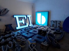 Ei - Reklame-Darbietung im Buchstabenmuseum, Stadtbahnbogen 424, 10557 Berlin, Foto: E. Hartwig, 12.09.2025_004