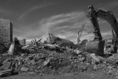 Robert Conrad, Abriss des Ahornblatts/Demolition of the Maple Leaf, Berlin, 2000